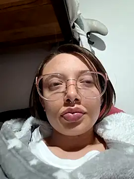 Snapshot of linda-schmidt chatting on 03-05-26, 01:45 linda-schmidt online show from 03-05-26, 01:45