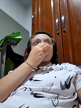 Snapshot of linda-schmidt chatting on 03-16-26, 12:38 linda-schmidt online show from 03-16-26, 12:38