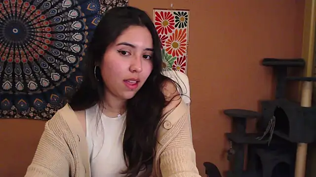 Snapshot of IntimateTales chatting on 01-15-25, 08:48 IntimateTales online show from 01-15-25, 08:48