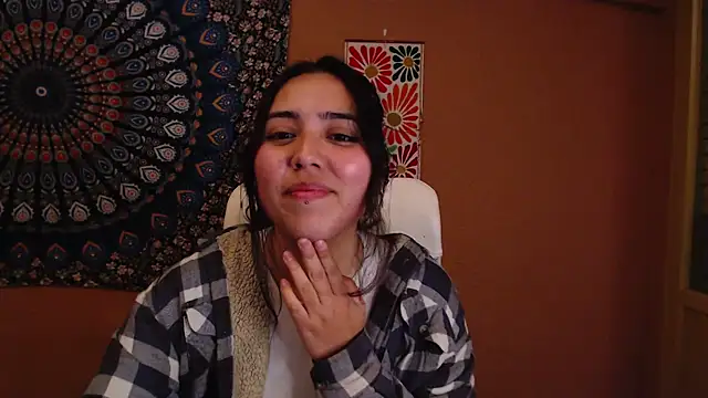 Snapshot of IntimateTales chatting on 02-26-25, 08:11 IntimateTales online show from 02-26-25, 08:11