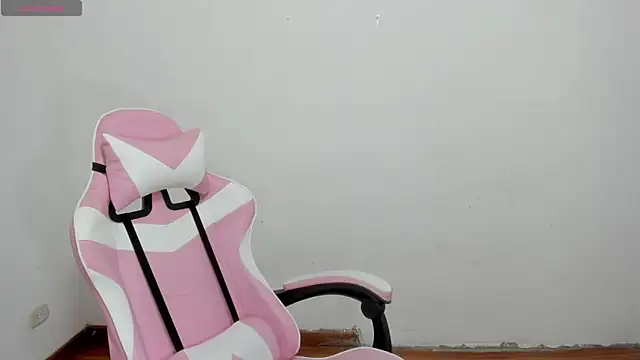 Snapshot of Anal_Milky_Momma chatting on 01-11-25, 06:12 Anal Milky Momma online show from 01-11-25, 06:12