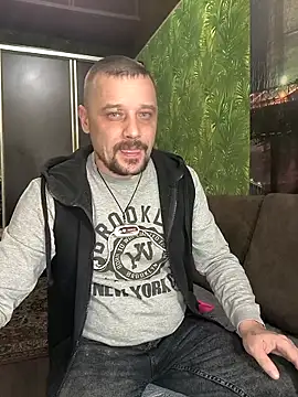 Snapshot of DanielOhCool chatting on 03-17-25, 01:29 DanielOhCool online show from 03-17-25, 01:29