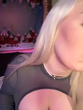 Snapshot of LaraHollywood chatting on 01-05-25, 03:34 LaraHollywood online show from 01-05-25, 03:34