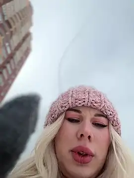 Snapshot of LaraHollywood chatting on 01-10-25, 07:14 LaraHollywood online show from 01-10-25, 07:14