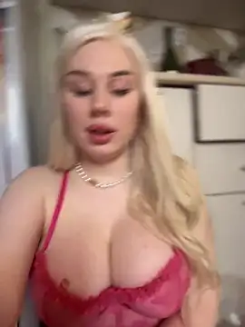 Snapshot of LaraHollywood chatting on 01-19-25, 07:36 LaraHollywood online show from 01-19-25, 07:36