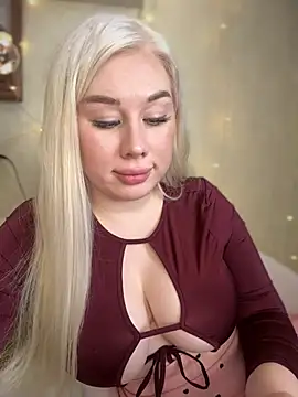 Snapshot of LaraHollywood chatting on 01-27-25, 06:30 LaraHollywood online show from 01-27-25, 06:30