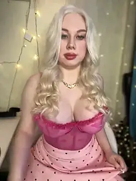 Snapshot of LaraHollywood chatting on 02-15-25, 02:37 LaraHollywood online show from 02-15-25, 02:37