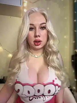 Snapshot of LaraHollywood chatting on 02-16-25, 02:31 LaraHollywood online show from 02-16-25, 02:31