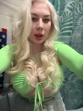 Snapshot of LaraHollywood chatting on 02-27-25, 01:38 LaraHollywood online show from 02-27-25, 01:38