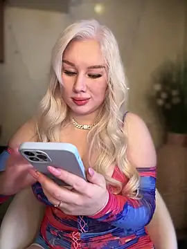 Snapshot of LaraHollywood chatting on 10-04-25, 06:11 LaraHollywood online show from 10-04-25, 06:11