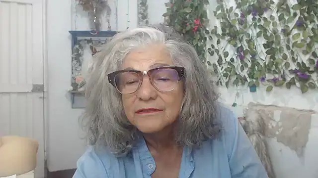Snapshot of FunnyGrandma chatting on 12-04-24, 02:31 FunnyGrandma online show from 12-04-24, 02:31