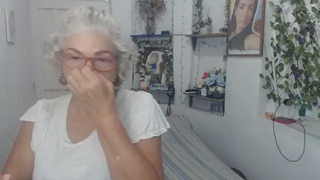Snapshot of FunnyGrandma chatting on 09-26-25, 05:39 FunnyGrandma online show from 09-26-25, 05:39