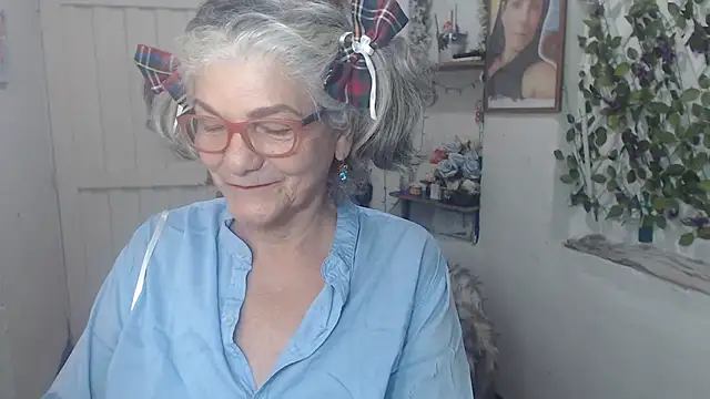 Snapshot of FunnyGrandma chatting on 10-09-25, 11:03 FunnyGrandma online show from 10-09-25, 11:03
