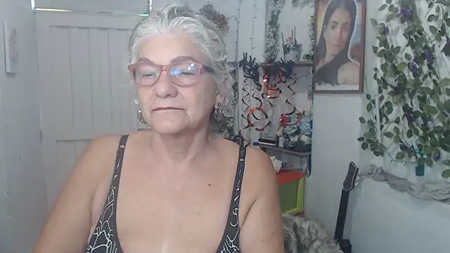 Snapshot of FunnyGrandma chatting on 10-20-25, 03:45 FunnyGrandma online show from 10-20-25, 03:45
