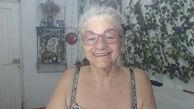 FunnyGrandma online show from 02-08-26, 11:19
