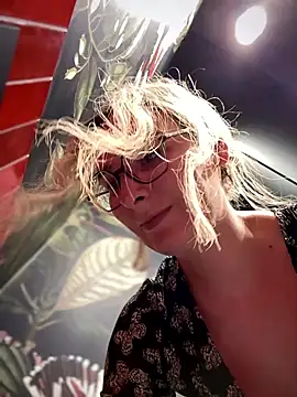 The Snowwhitee online show from 01-05-25, 09:15