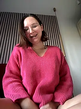 The Snowwhitee online show from 10-25-25, 02:02