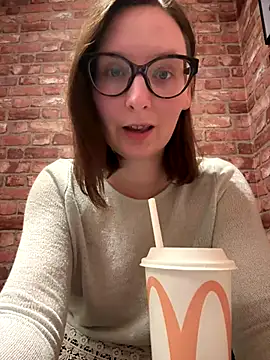 The Snowwhitee online show from 12-16-25, 08:47