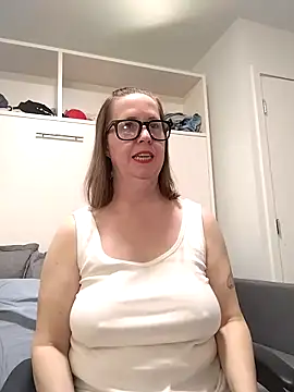 SweetandNaughty1 online show from 03-11-26, 04:02