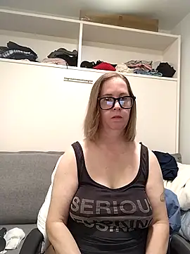 Snapshot of SweetandNaughty1 chatting on 06-16-26, 09:28 SweetandNaughty1 online show from 06-16-26, 09:28
