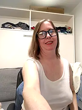Snapshot of SweetandNaughty1 chatting on 07-06-26, 04:31 SweetandNaughty1 online show from 07-06-26, 04:31
