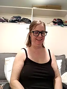 Snapshot of SweetandNaughty1 chatting on 07-07-26, 06:47 SweetandNaughty1 online show from 07-07-26, 06:47