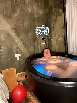 Snapshot of valentinny chatting on 11-08-25, 02:45 valentinny online show from 11-08-25, 02:45