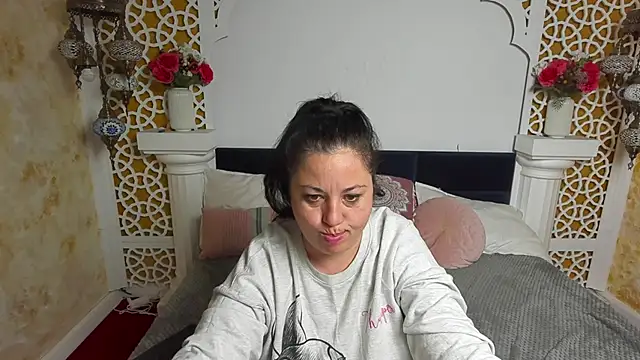 AleshaArabian online show from 10-25-25, 04:20