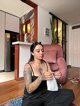 Snapshot of EmmyEvans1 chatting on 02-06-25, 08:45 EmmyEvans1 online show from 02-06-25, 08:45