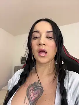 Snapshot of EmmyEvans1 chatting on 03-05-25, 07:27 EmmyEvans1 online show from 03-05-25, 07:27