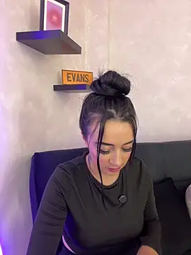 Snapshot of EmmyEvans1 chatting on 09-19-25, 07:36 EmmyEvans1 online show from 09-19-25, 07:36