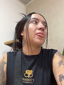 EmmyEvans1 online show from 12-16-25, 05:29