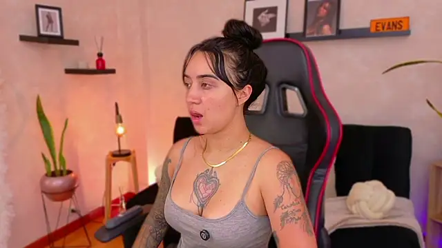 EmmyEvans1 online show from 02-12-26, 05:30