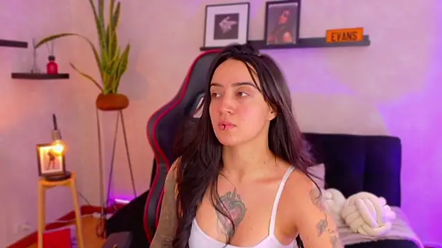 EmmyEvans1 online show from 02-21-26, 07:37