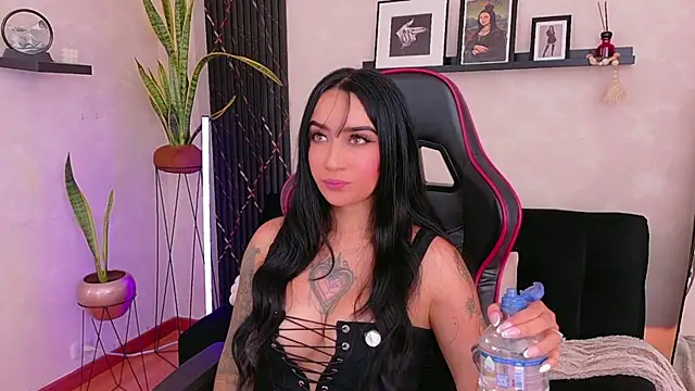 EmmyEvans1 online show from 04-22-26, 07:37