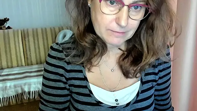 lauraoven online show from 10-23-25, 08:57