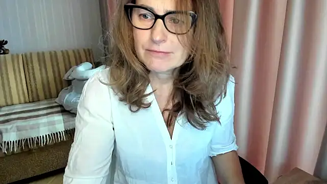 lauraoven online show from 11-14-25, 08:13