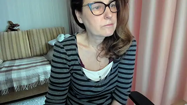 lauraoven online show from 03-12-26, 07:03