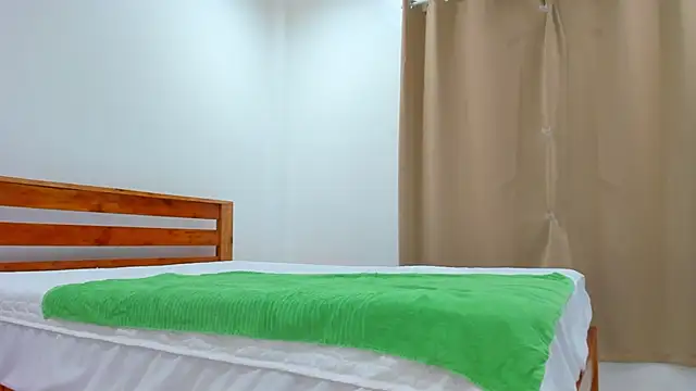 Snapshot of CurvyJules69 chatting on 12-04-25, 03:27 CurvyJules69 online show from 12-04-25, 03:27