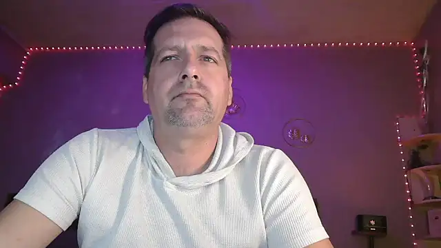 Snapshot of matrikes1 chatting on 02-28-26, 03:02 matrikes1 online show from 02-28-26, 03:02