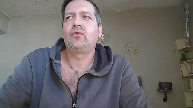 Snapshot of matrikes1 chatting on 03-01-26, 11:12 matrikes1 online show from 03-01-26, 11:12