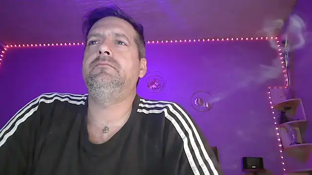 Snapshot of matrikes1 chatting on 03-15-26, 01:00 matrikes1 online show from 03-15-26, 01:00