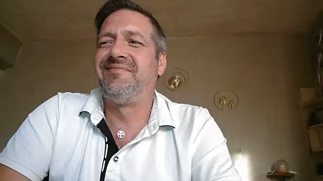 Snapshot of matrikes1 chatting on 06-03-26, 06:13 matrikes1 online show from 06-03-26, 06:13