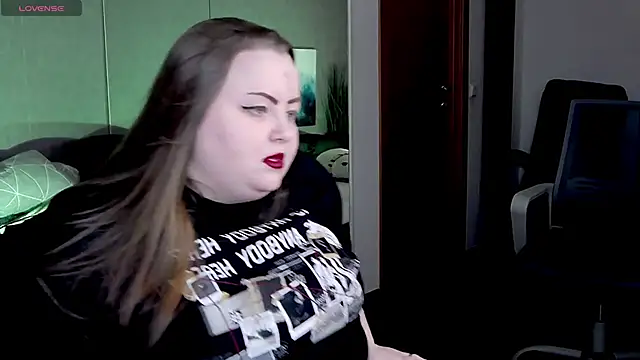 Snapshot of EMMA__CONNOR chatting on 03-18-25, 12:16 EMMA CONNOR online show from 03-18-25, 12:16