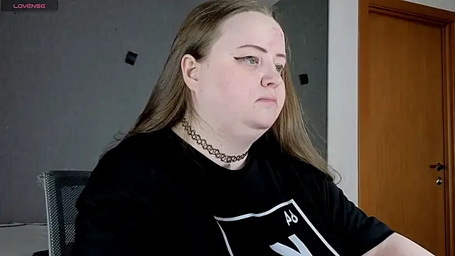 Snapshot of EMMA__CONNOR chatting on 09-30-25, 07:24 EMMA CONNOR online show from 09-30-25, 07:24