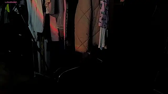 Snapshot of EMMA__CONNOR chatting on 10-12-25, 12:09 EMMA CONNOR online show from 10-12-25, 12:09