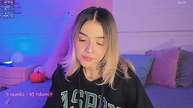 Snapshot of _Tammara_ chatting on 11-10-25, 08:19 Tammara online show from 11-10-25, 08:19