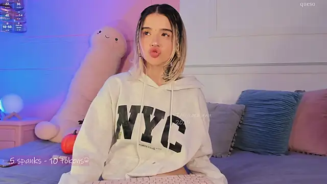 Snapshot of _Tammara_ chatting on 11-12-25, 06:08 Tammara online show from 11-12-25, 06:08