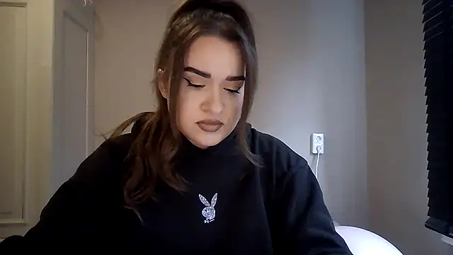 avajade online show from 11-25-25, 10:59