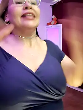 esmeralda milf online show from 07-22-26, 08:33
